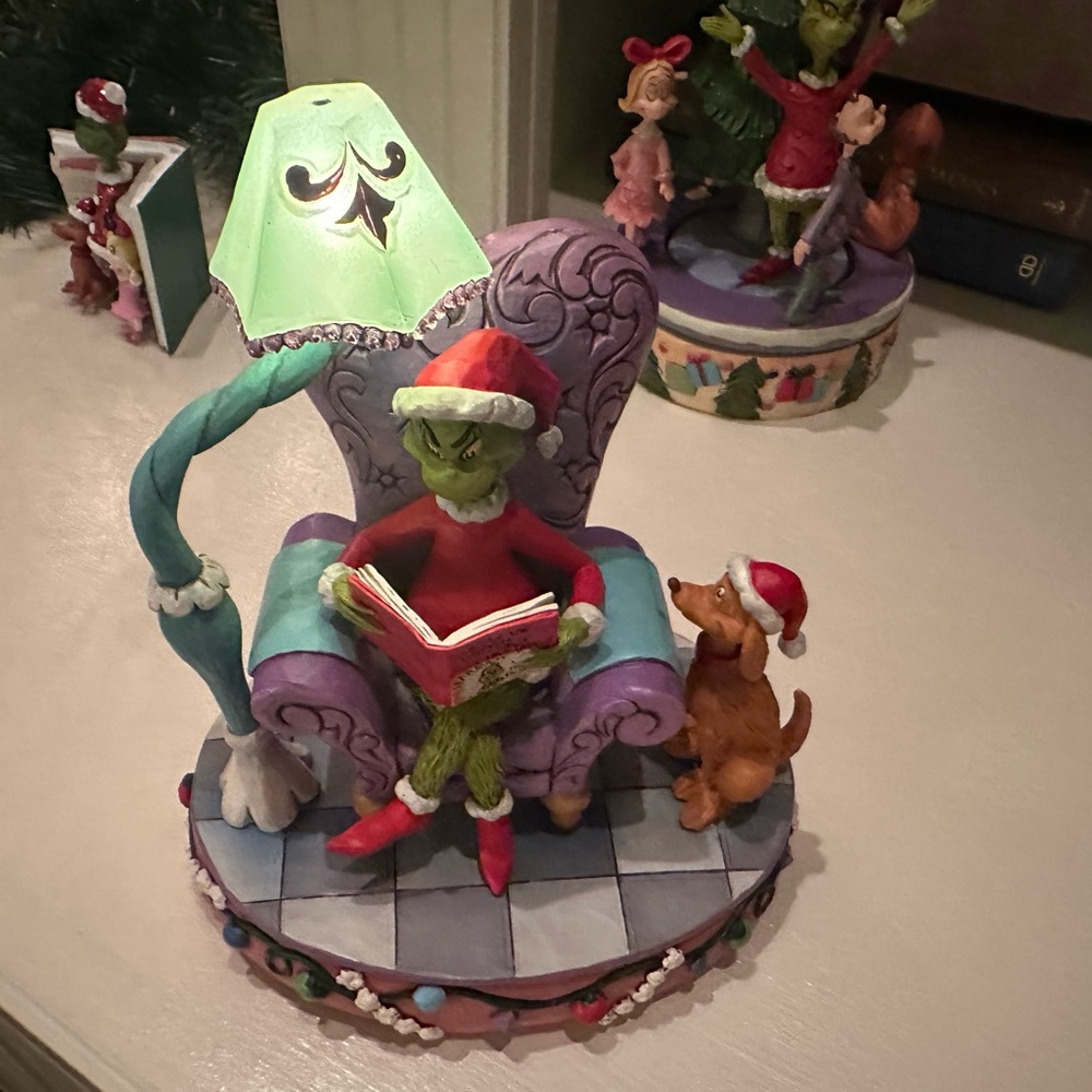 Jim Shore grinch light up in chair. 8”. New without tag.